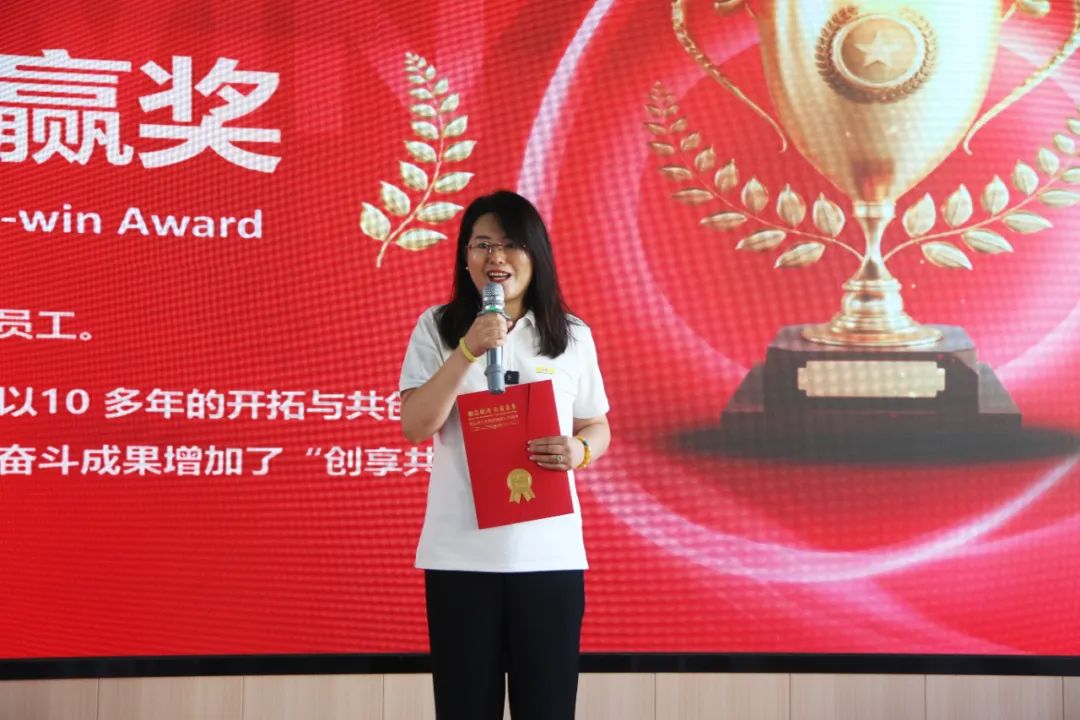 青島海大生物集團(tuán)成立二十五周年表彰大會(huì)隆重舉行